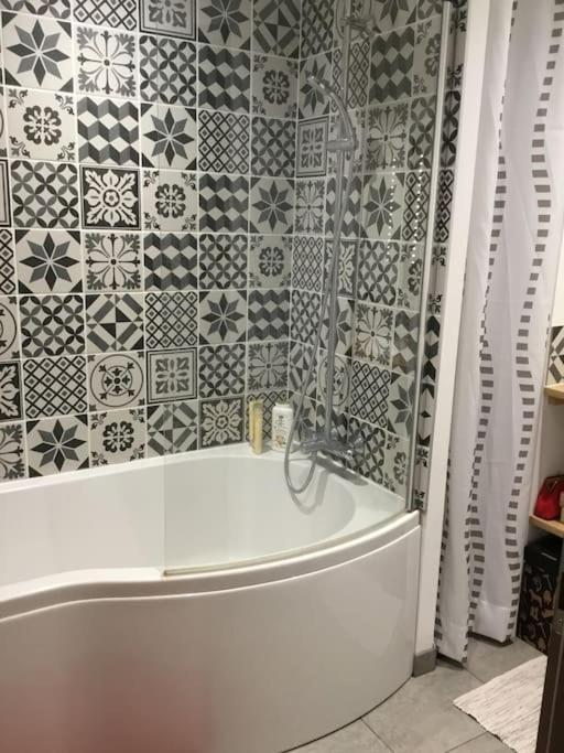Appartement Tres Lumineux Egat Buitenkant foto